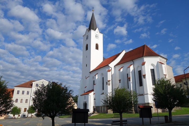 Pacov, náměstí Svobody a kostel sv. Michaela – Foto: Jakub Raš